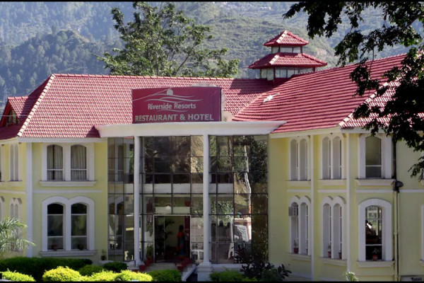 Riverside Resort Camp